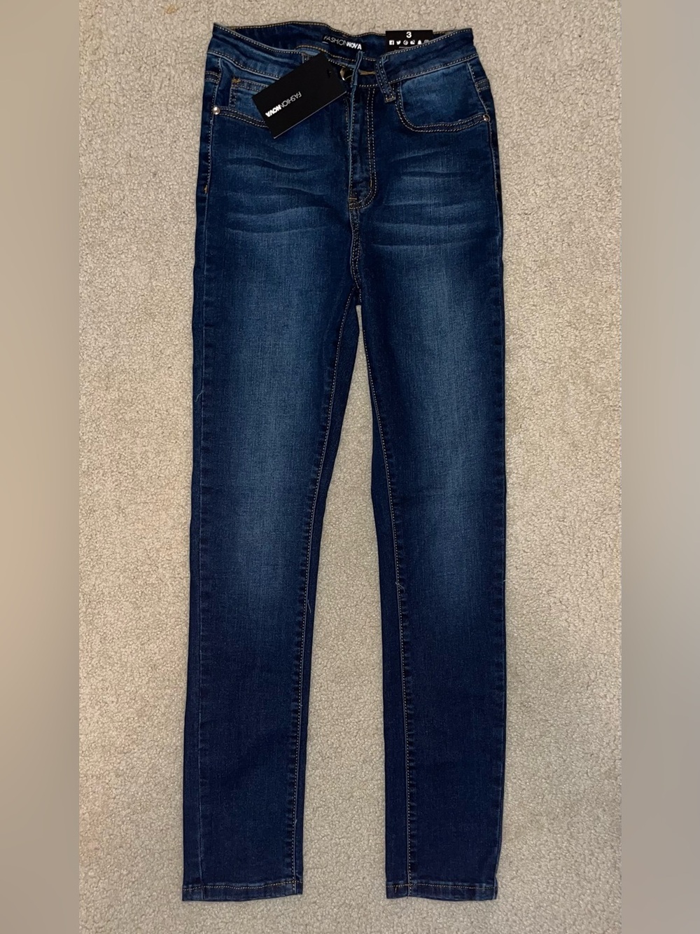 ✨ Fashion Nova NWT Size 3 High Rise Dark Wash Skinny Jeans👖